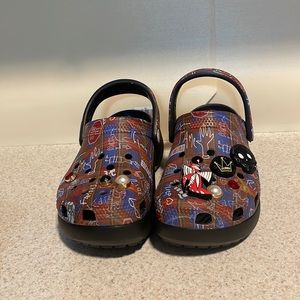 Crocs shoes, limited edition, women size-4, Cruella crocs platform Disney!